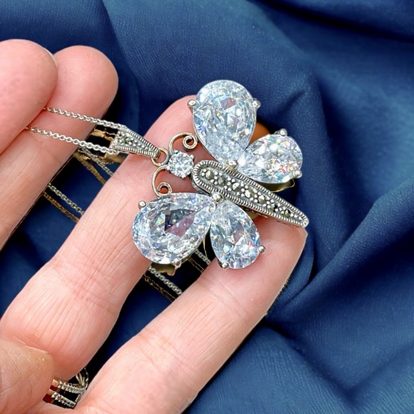 🌺Large Vintage Sterling Crystal Butterfly Necklace - Picture 11 of 13